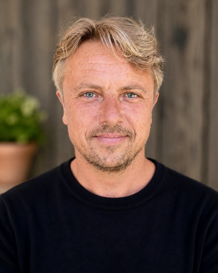 Portraitfoto von Bastian Polzer