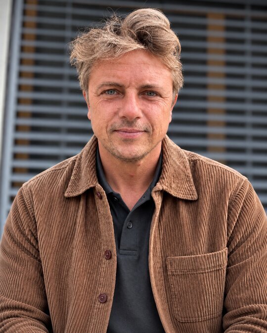 Portraitfoto von Bastian Polzer